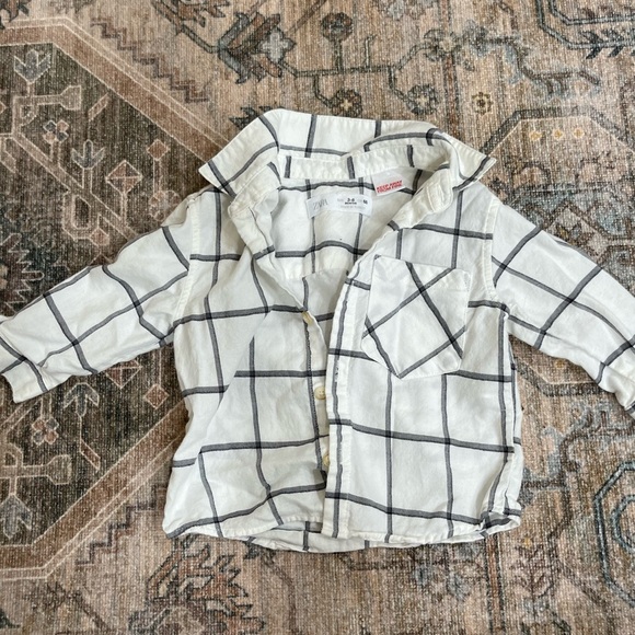ZARA button down shirt. Black and white. 3-6M. Runs big - Picture 1 of 3